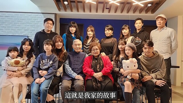 唐綺陽老家裝潢,中島廚房銜接長桌。